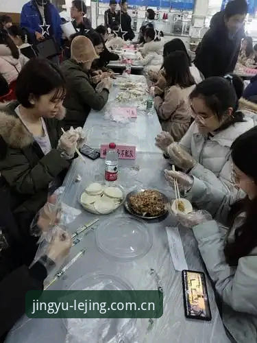 乐竞体育海外版登录入口 小夏的手机响了,在比赛结束后三分钟